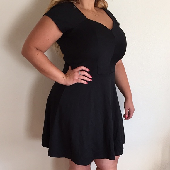 Black Sweetheart Dress - Picture 3 of 3